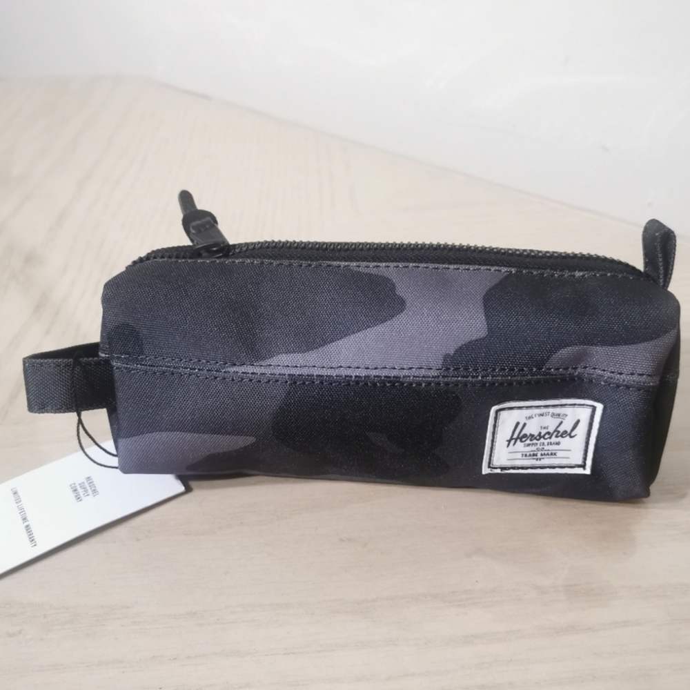 NWT! Herschel Accessories Settlement Case